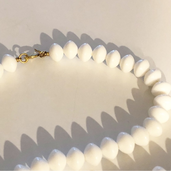 Vintage CROWN TRIFARI White Saucer Beaded Necklace, Mod Basic Long Designer Luci - Picture 11 of 14